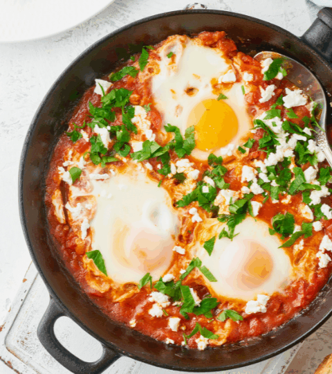 Shakshuka mit Feta und Kräutern