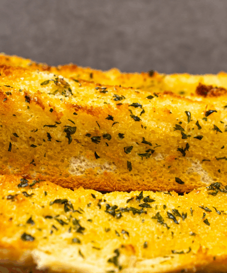 Kräuter-Knoblauch-Stangen – Aromatisches vegetarisches Gebäck