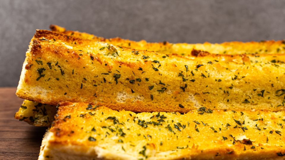 Kräuter-Knoblauch-Stangen – Aromatisches vegetarisches Gebäck