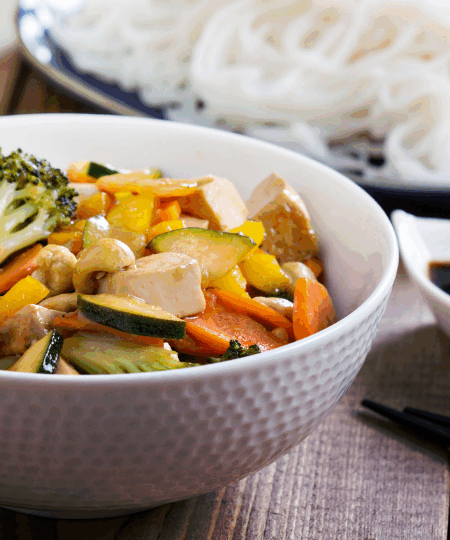 Vegetarische Thai-Gemüsepfanne mit Kokosmilch