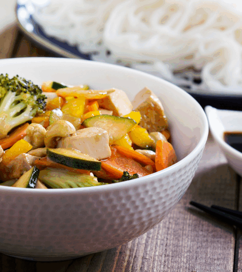 Vegetarische Thai-Gemüsepfanne mit Kokosmilch