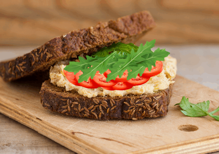 Hummus-Tomaten-Sandwich