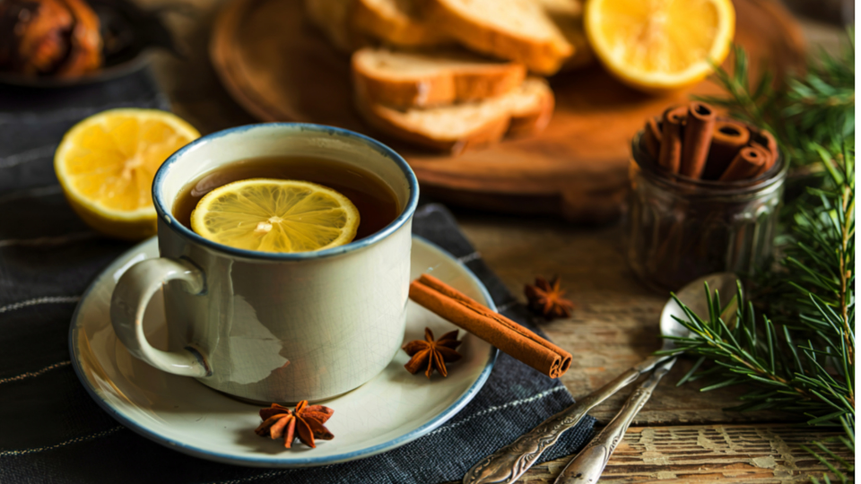 Heiße Honig-Zimt-Zitrone