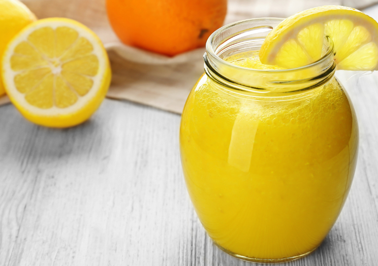 Zitrus-Smoothie mit Orange, Grapefruit und Zitrone