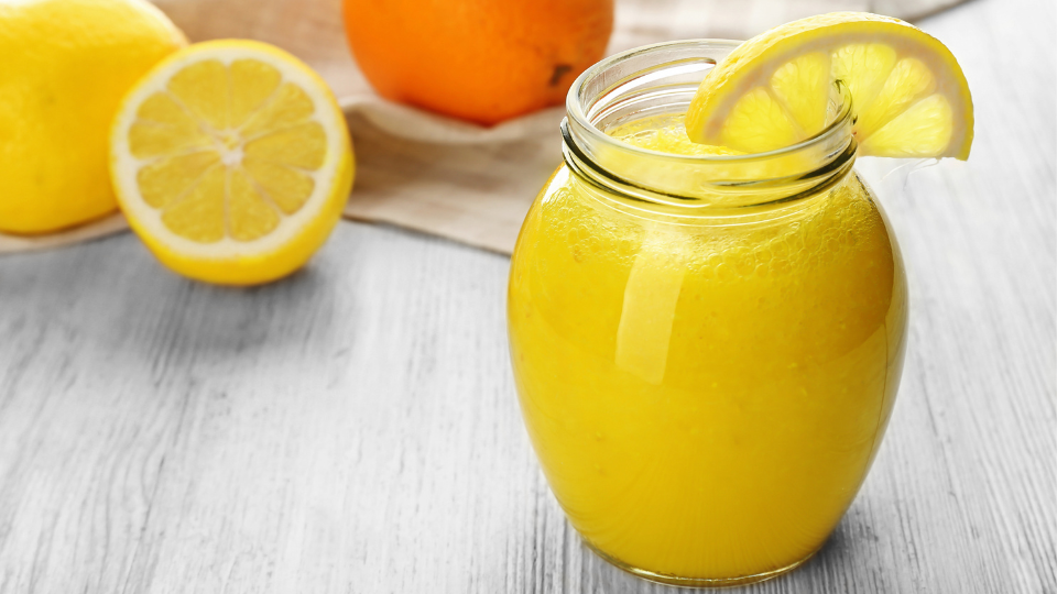 Zitrus-Smoothie mit Orange, Grapefruit und Zitrone