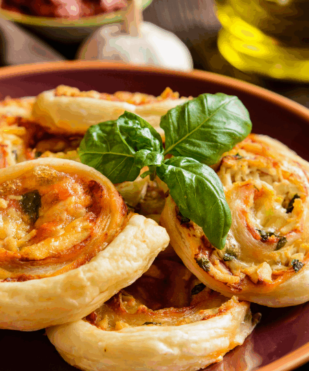 Karamellisierte Zwiebel-Schnecken – vegetarisches Gebäck