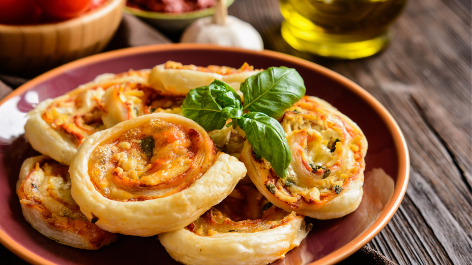 Karamellisierte Zwiebel-Schnecken – vegetarisches Gebäck