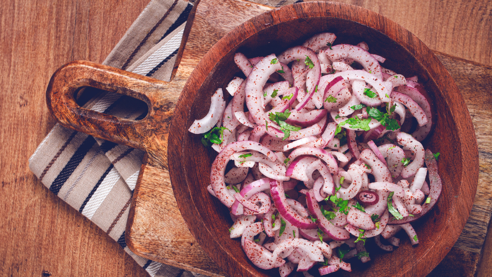 Rote-Zwiebel-Salat mit Sumach