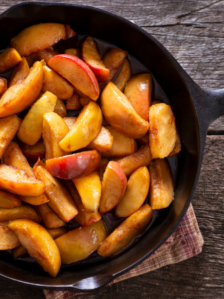 Vegane Apfel-Zimt-Pfanne mit Nüssen