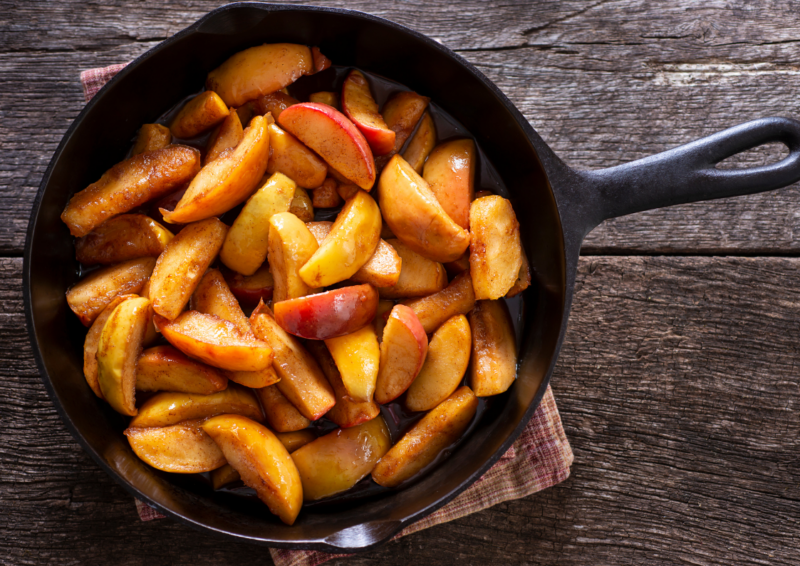 Vegane Apfel-Zimt-Pfanne mit Nüssen