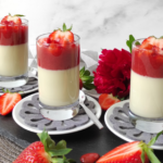 Vanille-Panna-Cotta mit Erdbeersauce