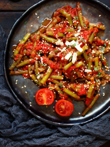 Brechbohnen-Eintopf mit Tomaten-Koriander-Sauce