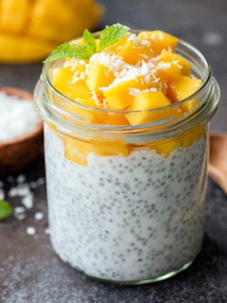 Kokos-Chia-Pudding mit Mango