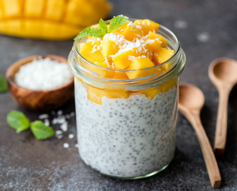 Kokos-Chia-Pudding mit Mango