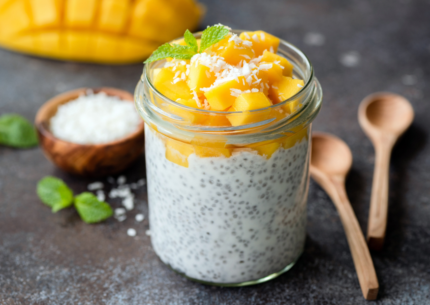 Kokos-Chia-Pudding mit Mango