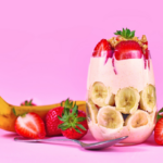 Honig-Joghurt-Parfait mit Nüssen und Früchten