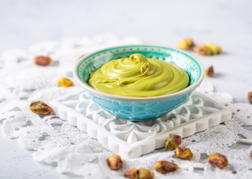 Vegane Pistazien-Creme mit Rosenwasser