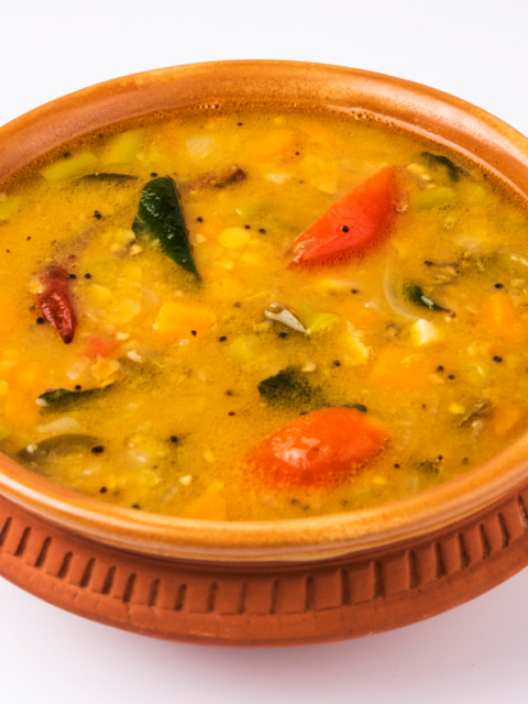 Sambar – Südindischer Linseneintopf mit Gemüse