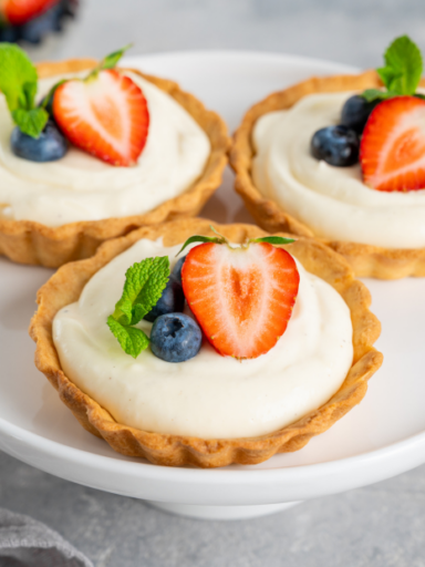 Vanille-Pudding-Törtchen mit Beeren (vegan)