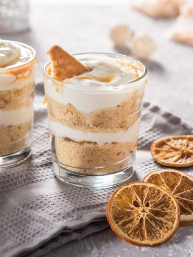 Veganer Zitronen-Creme-Becher mit Haferkeksen
