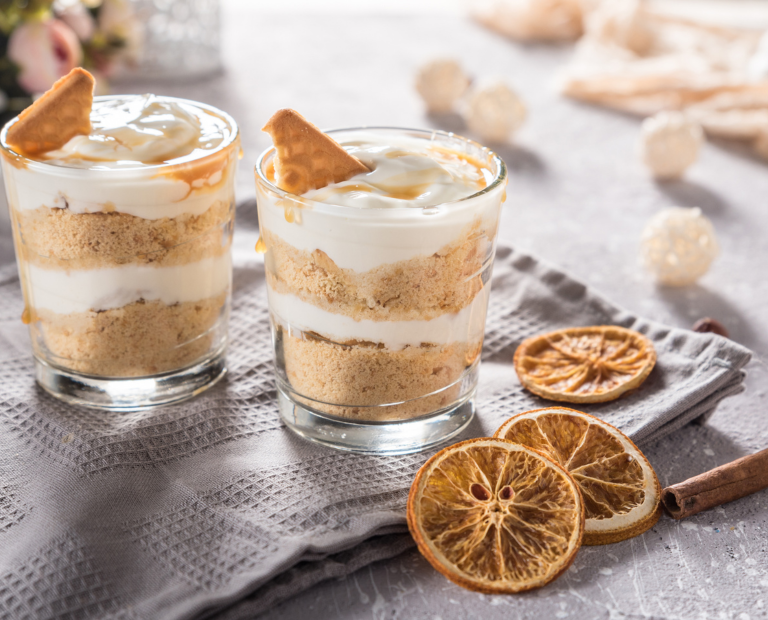 Veganer Zitronen-Creme-Becher mit Haferkeksen
