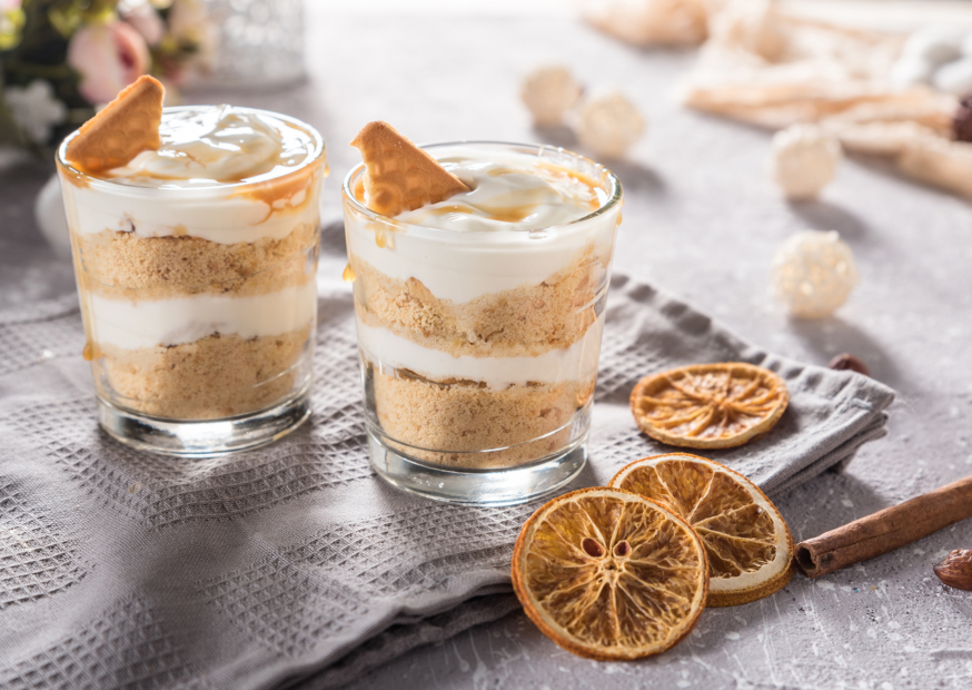 Veganer Zitronen-Creme-Becher mit Haferkeksen