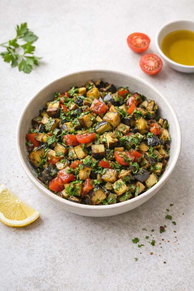 Auberginen-Salat Rezept – Einfach, schnell & mediterran