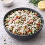 Gemischter Salat mit Tahini-Dressing – Cremig, frisch & gesund