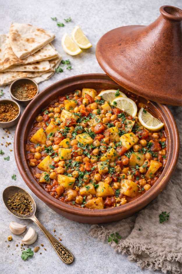 Kartoffel-Tajine mit Kichererbsen und Zitronensauce