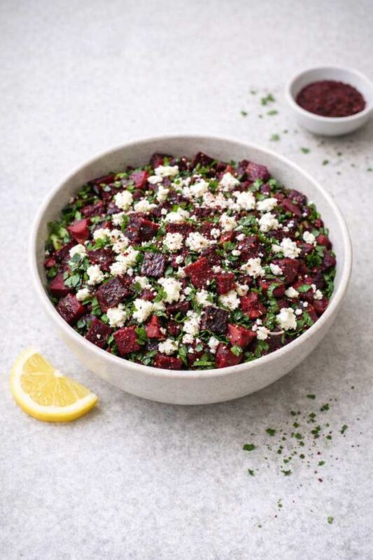 Rote-Bete-Salat mit Feta – Einfach, gesund & in 15 Minuten fertig