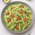 Pasta mit cremiger Avocado-Sauce – einfach & gesund