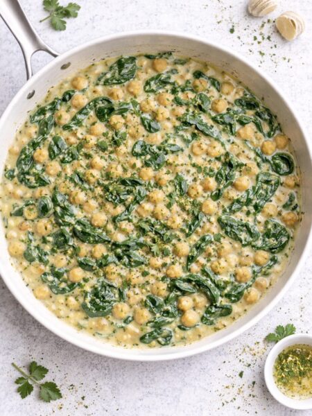 Kichererbsen mit Spinat in cremiger veganer Sahnesauce
