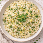 Zitronen-Risotto mit Kräutern – frisch & cremig