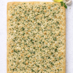Knoblauch-Focaccia – einfach, fluffig & italienisch
