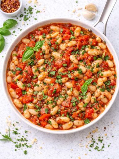 Vegane Tomaten-Bohnen-Pfanne – einfach, gesund & mediterran