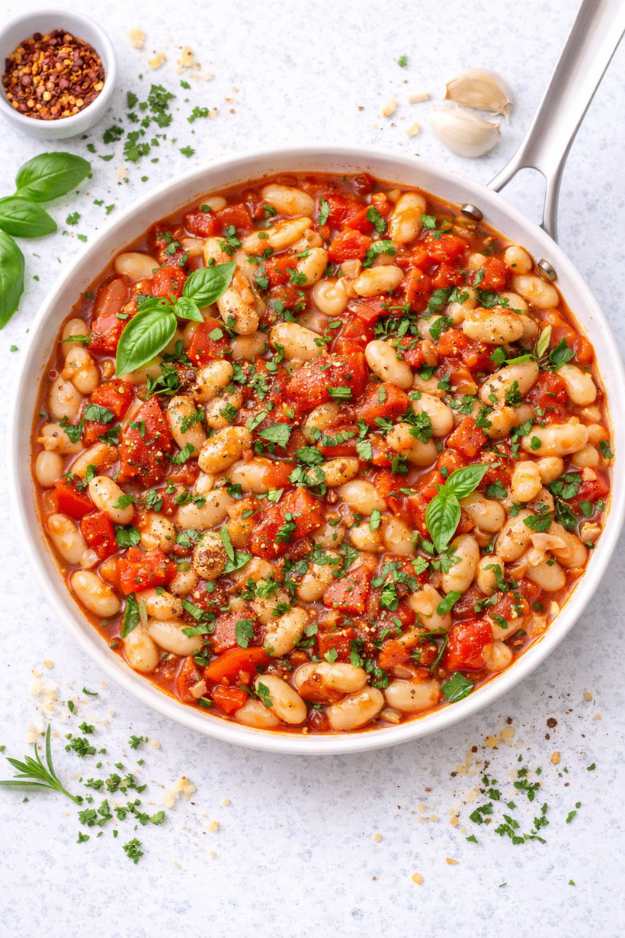 Vegane Tomaten-Bohnen-Pfanne – einfach, gesund & mediterran