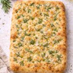 Focaccia mit Rosmarin und Olivenöl – original italienisch & einfach