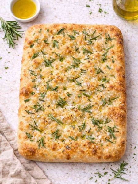 Focaccia mit Rosmarin und Olivenöl – original italienisch & einfach