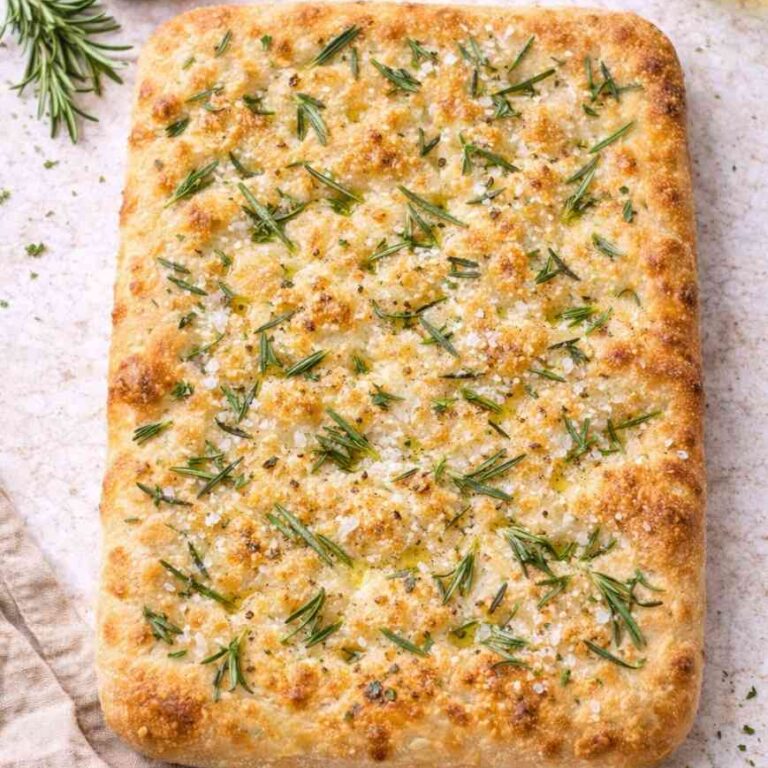 Focaccia mit Rosmarin und Olivenöl – original italienisch & einfach