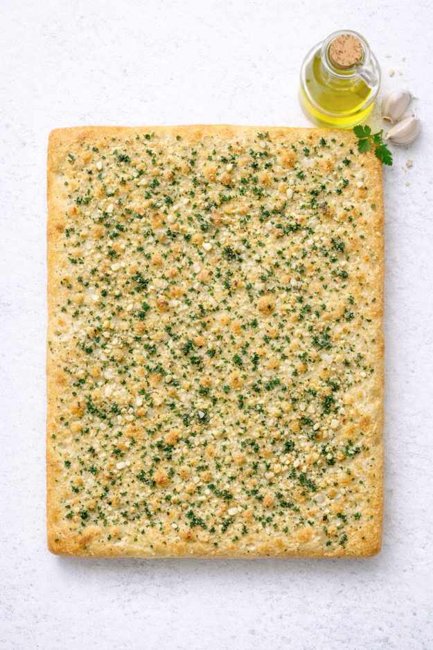 Knoblauch-Focaccia – einfach, fluffig & italienisch