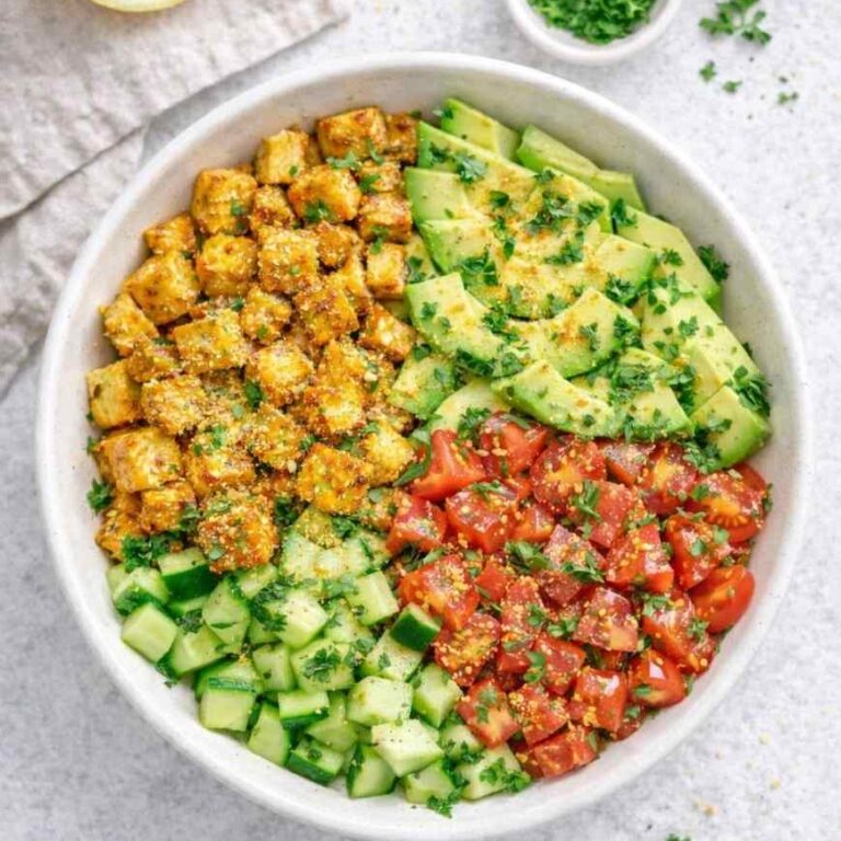 Frühstücksbowl mit Tofu und Avocado – gesund, proteinreich & einfach