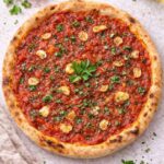 Klassische vegane Pizza Marinara – einfach, knusprig & ohne Käse