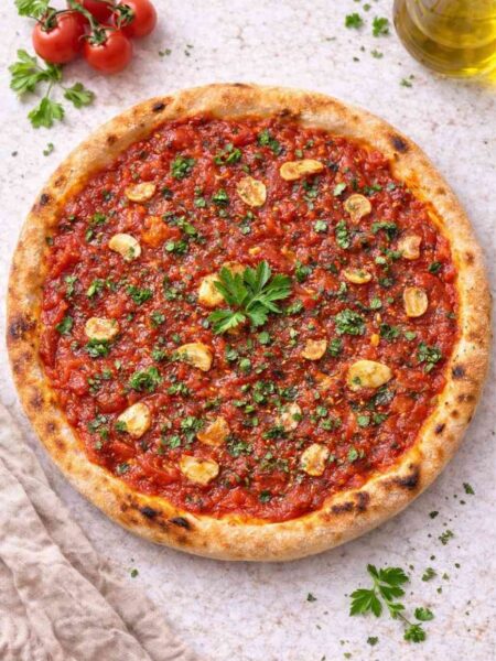 Klassische vegane Pizza Marinara – einfach, knusprig & ohne Käse