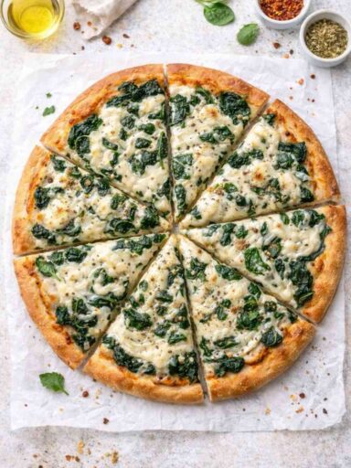 Vegane Spinat-Pizza mit veganem Käse – cremig, einfach & sättigend