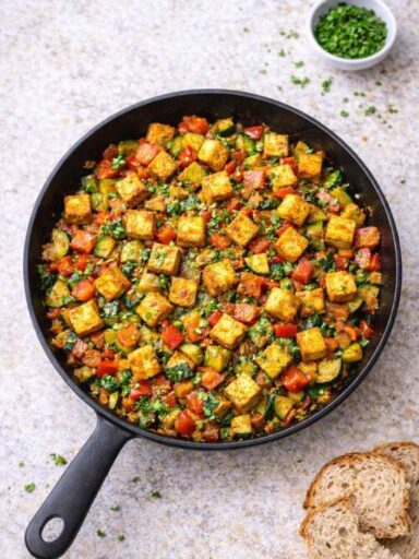 Tofu-Frühstückspfanne mit Gemüse – gesund, proteinreich & einfach