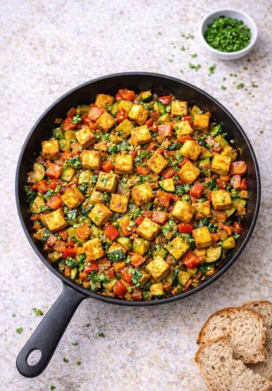 Tofu-Frühstückspfanne mit Gemüse – gesund, proteinreich & einfach