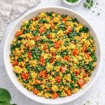 Tofu-Scramble mit Spinat und Tomaten – veganes Rührei Rezept