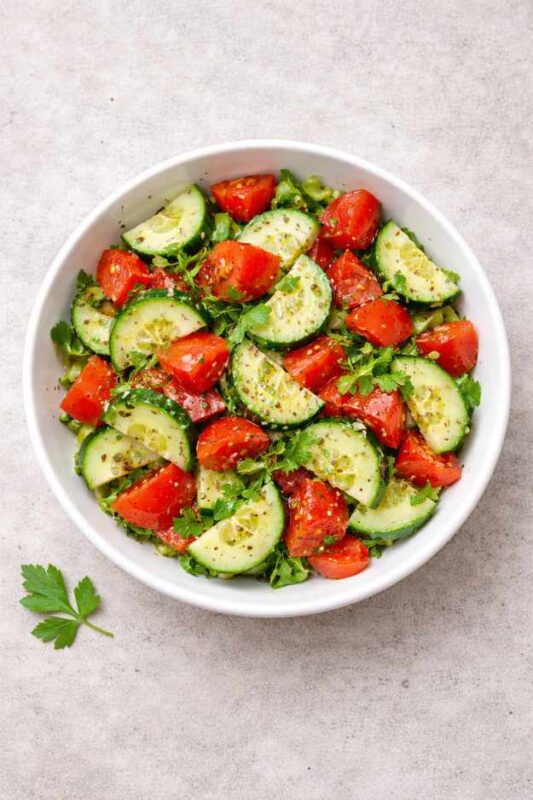 Gurken-Tomatensalat mit Oregano – frisch, einfach & mediterran