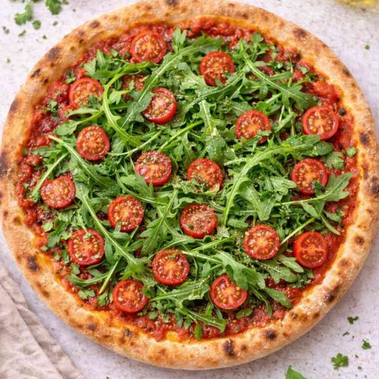 Pizza mit Rucola und Tomaten – frisch, knusprig & mediterran