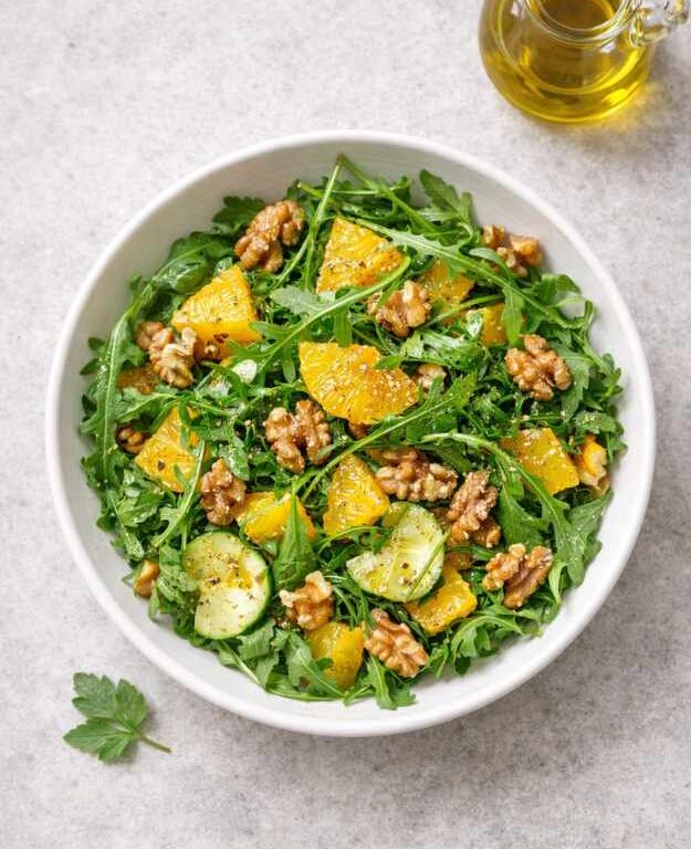 Rucola-Orangen-Salat mit Walnüssen – frisch, fruchtig & gesund